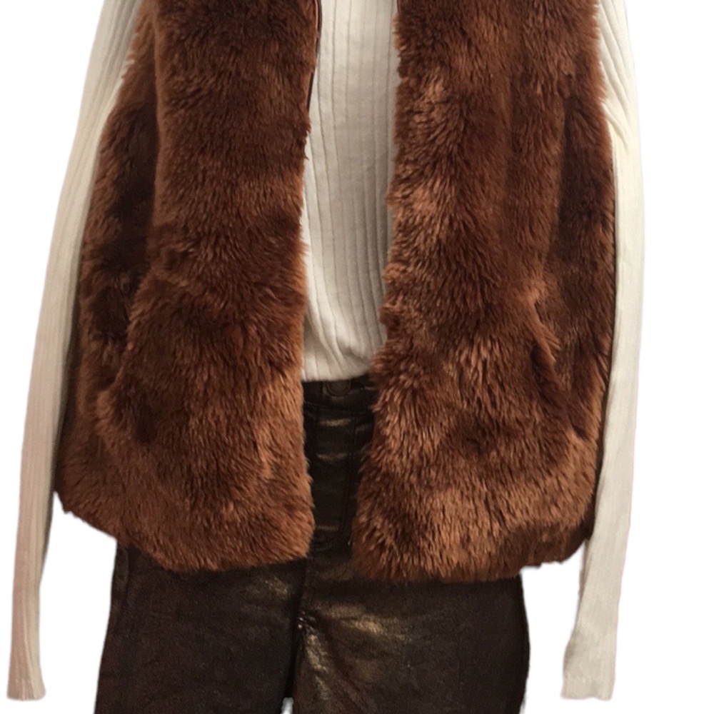 Woman’s Vegan Fur Vest - Picture 8 of 8